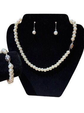 Classic Pearl Necklace, Bracelet & Earrings Set - Ivory Pearls